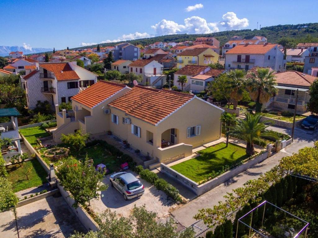 Apartments With A Parking Space Supetar, Brac - 16294 Экстерьер фото