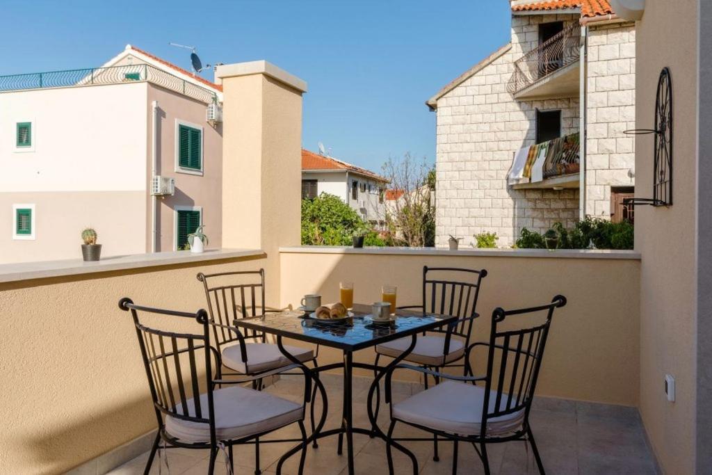 Apartments With A Parking Space Supetar, Brac - 16294 Экстерьер фото