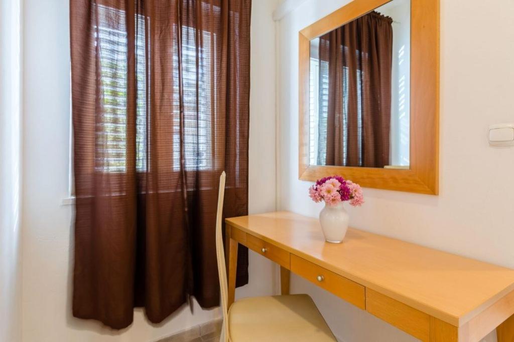 Apartments With A Parking Space Supetar, Brac - 16294 Номер фото
