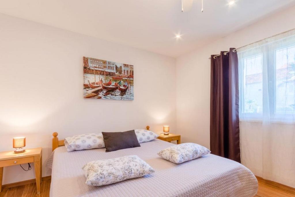 Apartments With A Parking Space Supetar, Brac - 16294 Номер фото